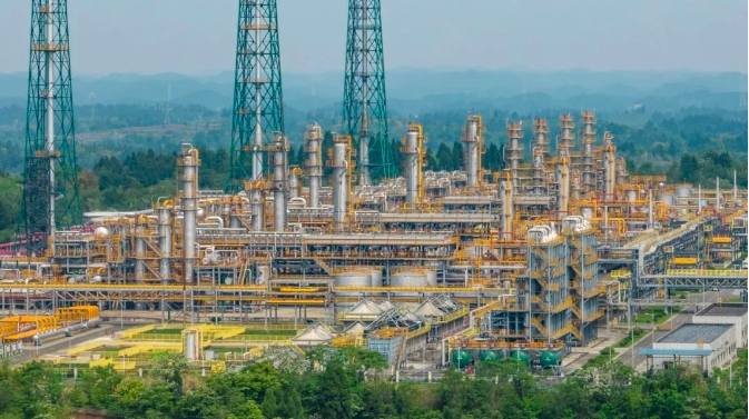 国内实际处理量净化厂年处理原料天然气再破百亿方